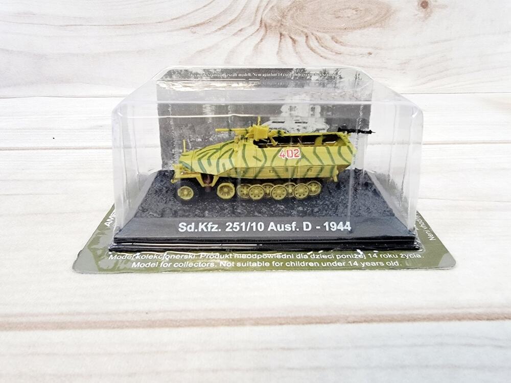 Amercom Sd.Kfz. 251/10 Ausf. D - 1944 WWII 1:72 Model New Old Stock Sealed - Picture 1 of 14